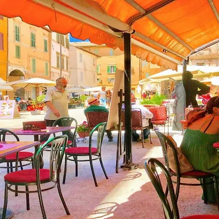 Terrazza Duomo/sleeps 6/spoleto Centre Spoleto